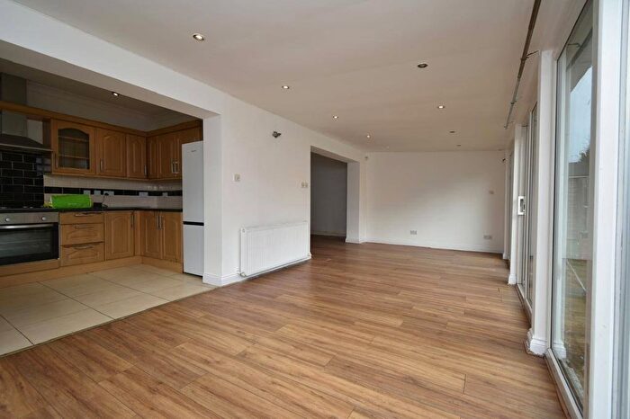 3 Bedroom Bungalow To Rent In Pinner, HA5