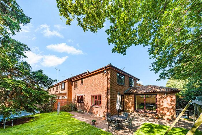 3 Bedroom End Of Terrace House For Sale In Stanley Gardens, Hersham, Surrey, KT12