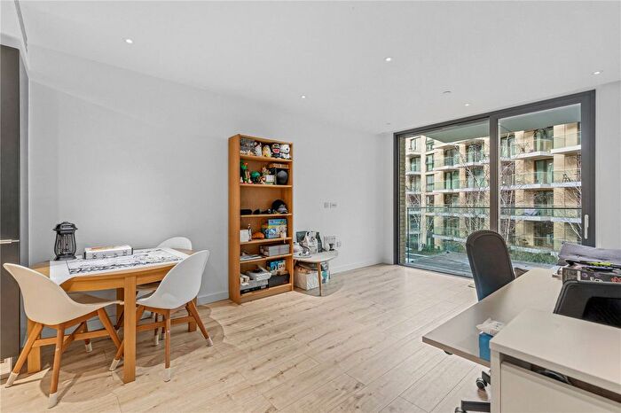2 Bedroom Flat For Sale In Canter Way, London, E1
