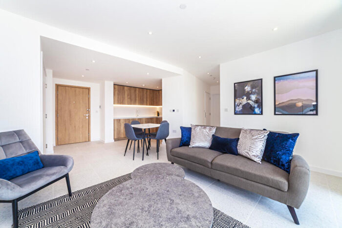 2 Bedroom Apartment To Rent In Cendal Crescent, Whitechapel, London, E1