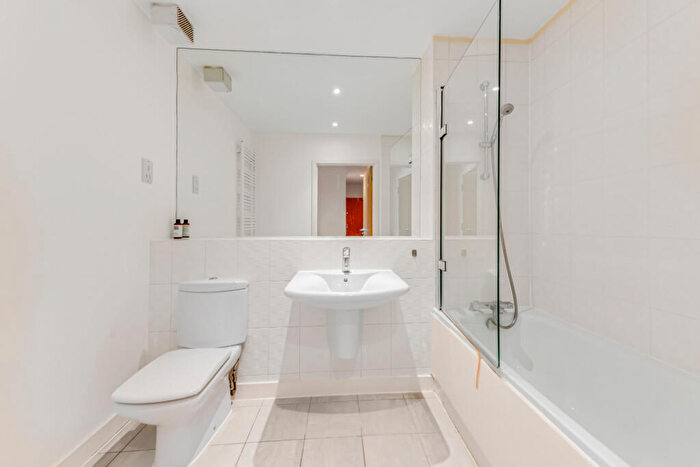 2 Bedroom Flat To Rent In Brookshill Gate, Harrow, HA3