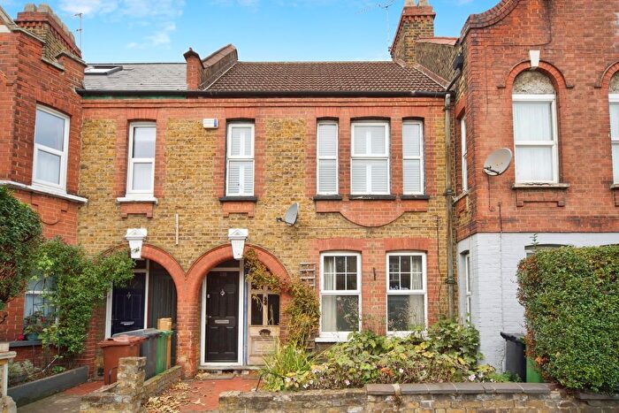 2 Bedroom Flat For Sale In Chingford Road, London, E17