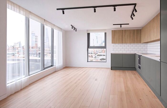 1 Bedroom Flat To Rent In Tower Bridge Road, Newham's Yard, London, SE1