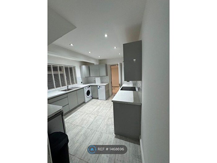 5 Bedroom Semi-Detached House To Rent In Pancroft, Abridge, Romford, RM4