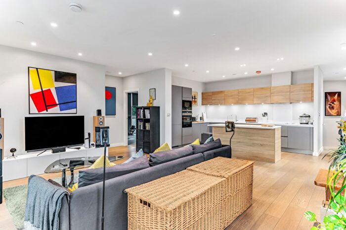 3 Bedroom Flat To Rent In The Lightworks Apartment, Devonshire Place, London, NW2