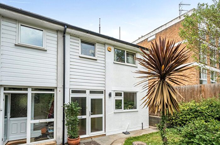 3 Bedroom Semi-detached House For Sale In Auckland Road, London, SE19