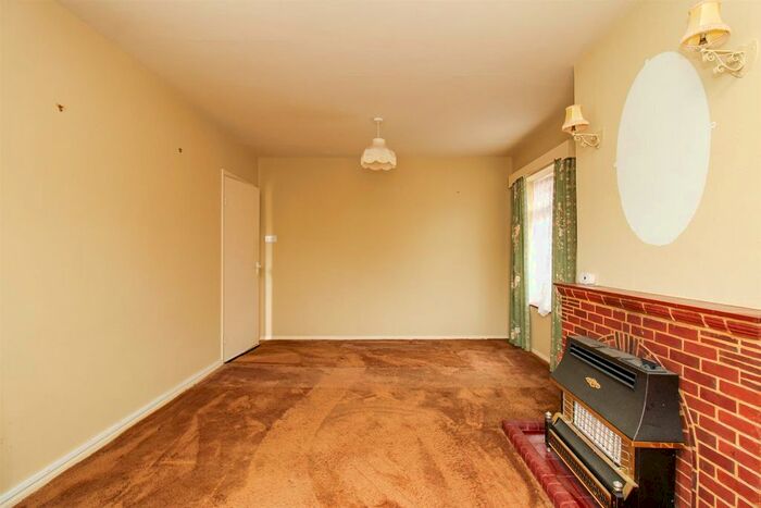 2 Bedroom Semi-Detached Bungalow For Sale In Windmill Drive, Bexhill-On-Sea, TN39