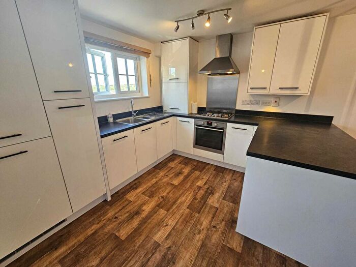 2 Bedroom Flat To Rent In Silverdale Court, Wilnecote, Tamworth, B77