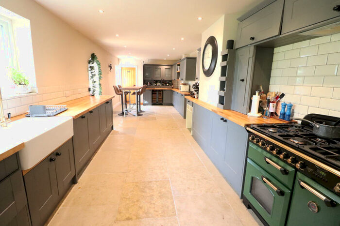 4 Bedroom Detached House For Sale In Pye Court, Willoughby, CV23