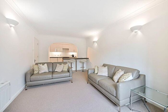 1 Bedroom Flat For Sale In Dukes Avenue, New Malden, KT3