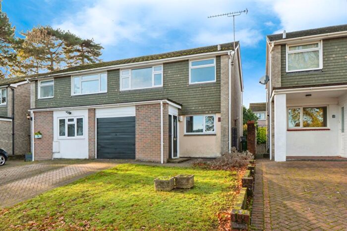 3 Bedroom Semi Detached House For Sale In Beechwood Gardens, Southampton, SO18