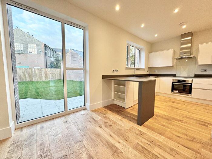 4 Bedroom Detached House For Sale In The Glade, Grimsby, DN34