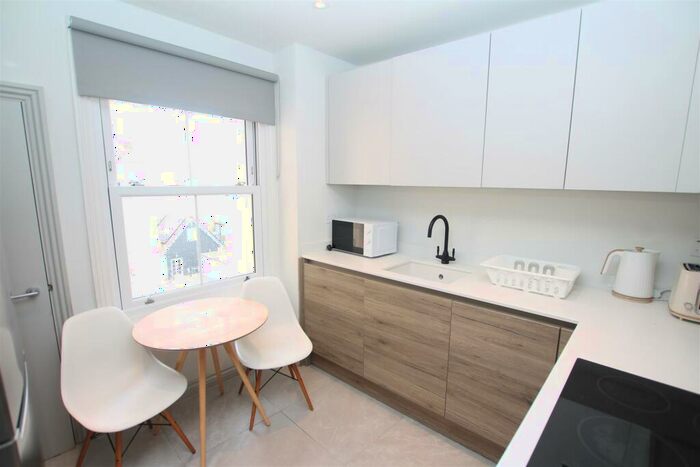 2 Bedroom Flat To Rent In Kings Road, Brighton, BN1