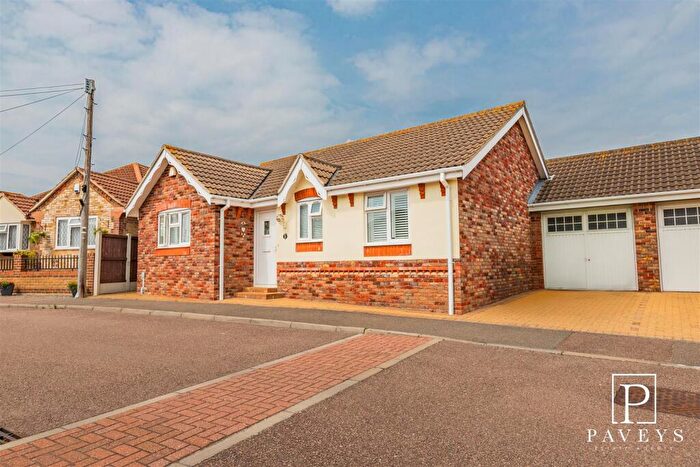 2 Bedroom Detached Bungalow For Sale In Bramble Way, Clacton-On-Sea, CO15