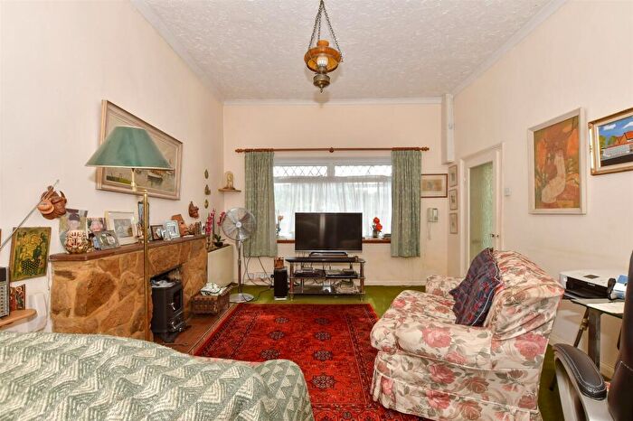 2 Bedroom Detached Bungalow For Sale In Bramling, Canterbury, Kent, CT3