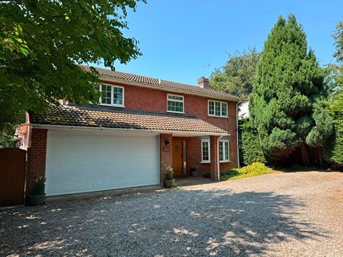 4 Bedroom Detached House To Rent In New Farm Road, Alresford, Hampshire, SO24