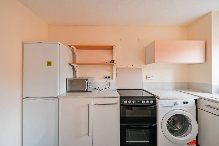 1 Bedroom Flat For Sale In Ringwood Gardens, Isle Of Dogs, London, E14