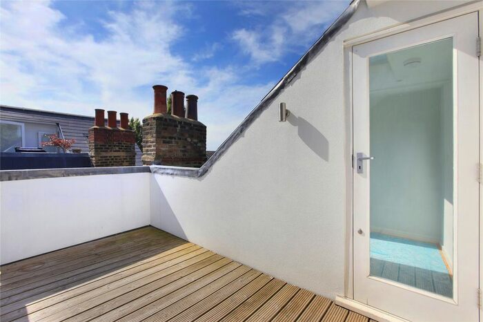 3 Bedroom Flat To Rent In Elmfield Road, Balham, London, SW17