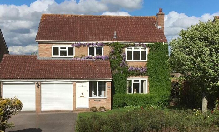 4 Bedroom Detached House For Sale In Packsaddle Way, Frome, BA11