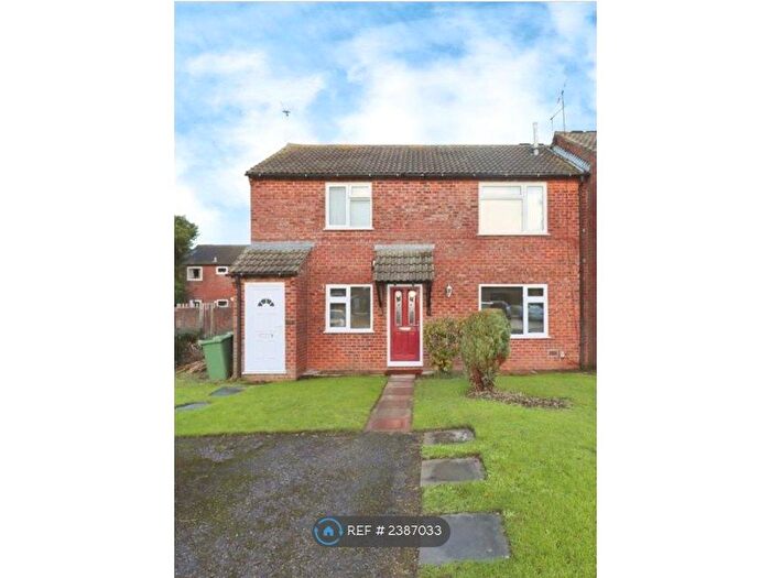 2 Bedroom Flat To Rent In Elizabeth Crescent, South Gloucestershire, BS34