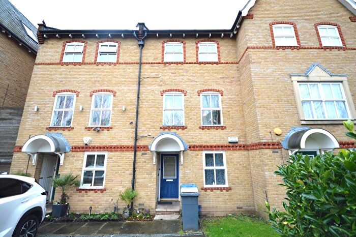 4 Bedroom Town House To Rent In Chamberlayne Avenue, Wembley, HA9
