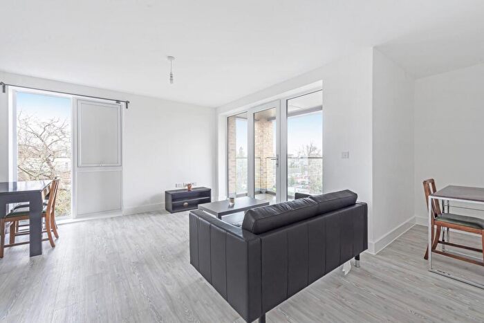 1 Bedroom Flat To Rent In Leaping Birds Rise, Walton On Thames, KT12