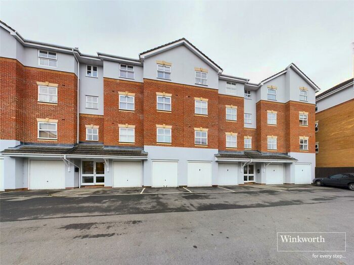 2 Bedroom Apartment To Rent In Elm Park, Reading, Berkshire, RG30