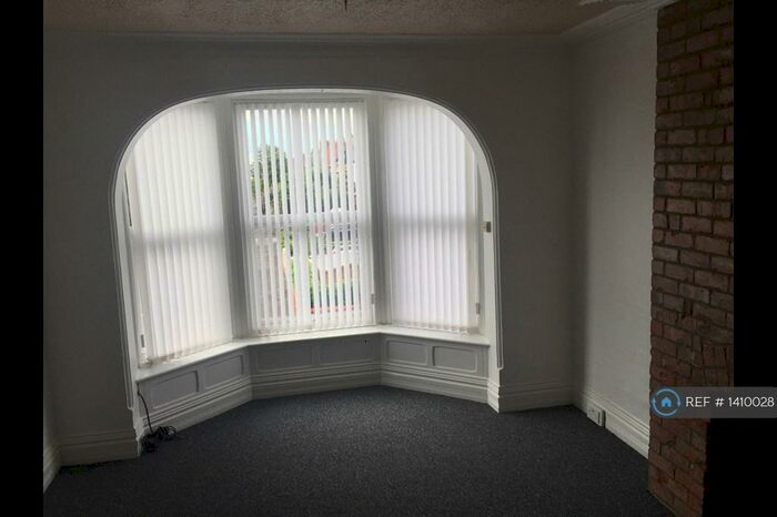 2 Bedroom Flat To Rent In St Andrews Road South, Lytham St Annes, FY8