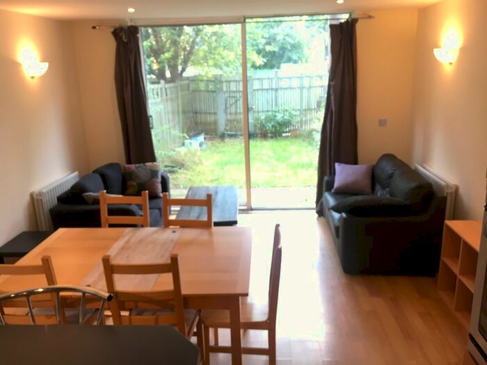 5 Bedroom Town House To Rent In Lowther Road, Holloway, Islington, North London, N7