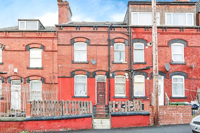 2 Bedroom Semi Detached House For Sale In Bayswater Place, Leeds, LS8