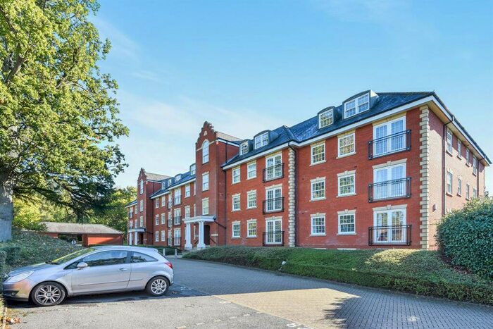 2 Bedroom Apartment To Rent In Keephatch House, Wokingham, RG40