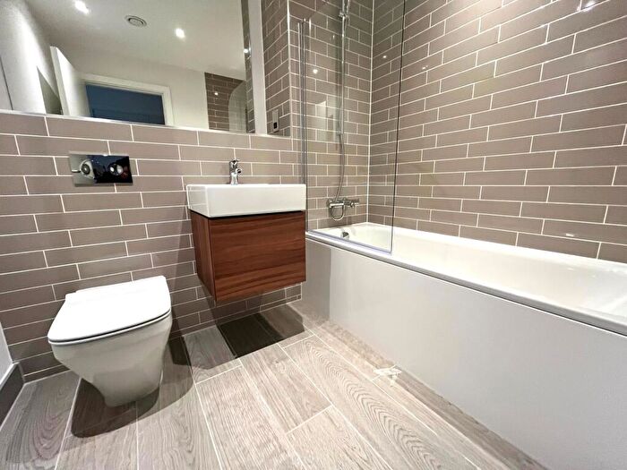 2 Bedroom Apartment To Rent In Gun Smith House, B4