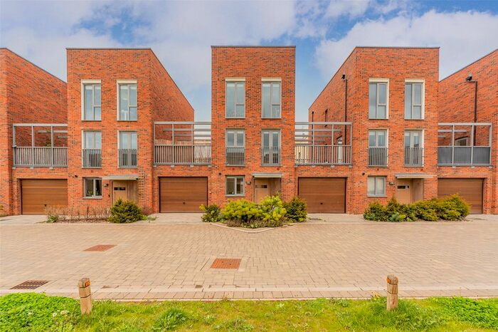 3 Bedroom Semi-Detached House To Rent In Mardler Close, Trumpington, Cambridge, Cambridgeshire, CB2