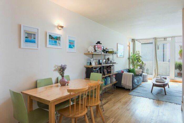 3 Bedroom Property To Rent In Ruston Mews, Notting Hill, W11