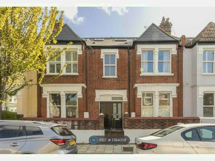 3 Bedroom Flat To Rent In Crealock Street, London, SW18