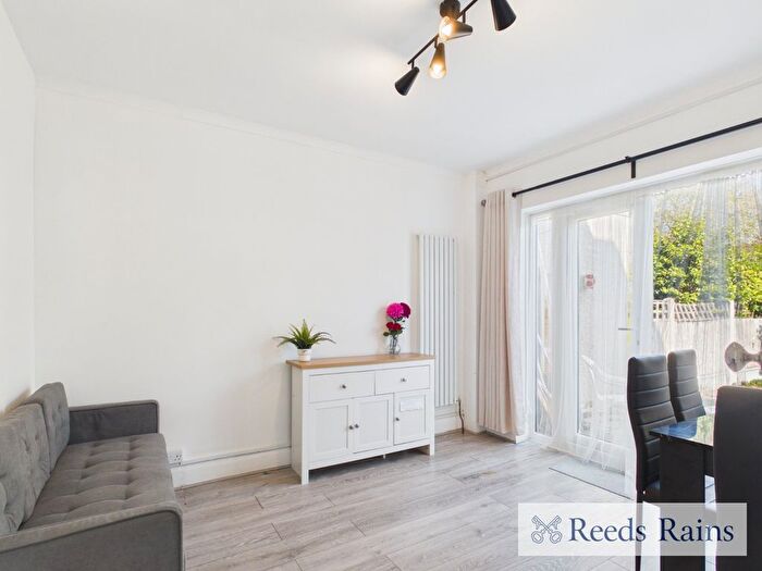 3 Bedroom Terraced House For Sale In Tennyson Way, Hornchurch, RM12