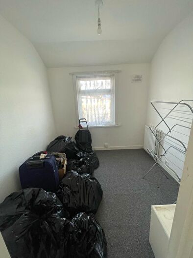 2 Bedroom Flat To Rent In Priors Croft, London, E17