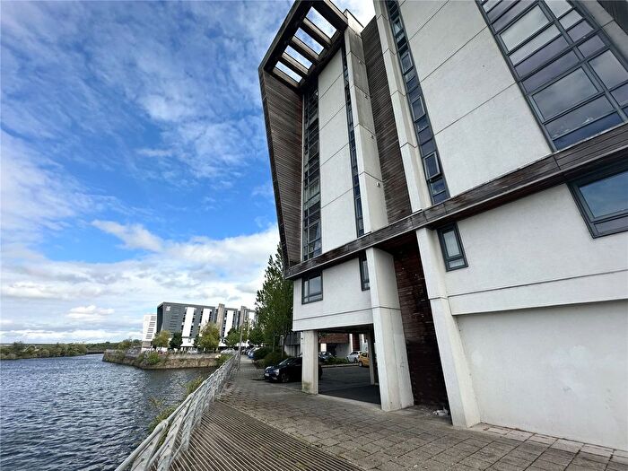 2 Bedroom Flat For Sale In The Decks, Runcorn, Cheshire, WA7