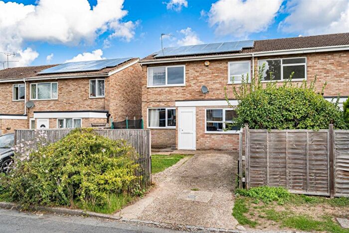 3 Bedroom Semi-Detached House For Sale In Kingsway, Caversham, Reading, RG4