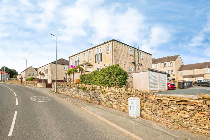 1 Bedroom Semi-Detached House For Sale In Moins Close, Halifax, HX2