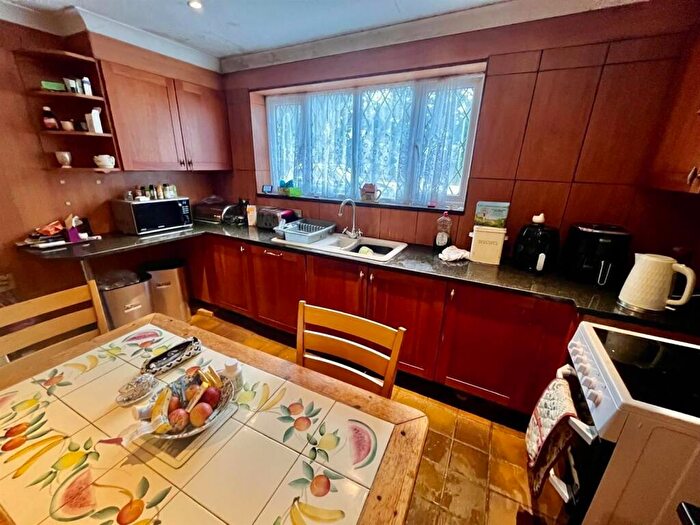 5 Bedroom Detached House For Sale In Ringwood Road, Ferndown, BH22