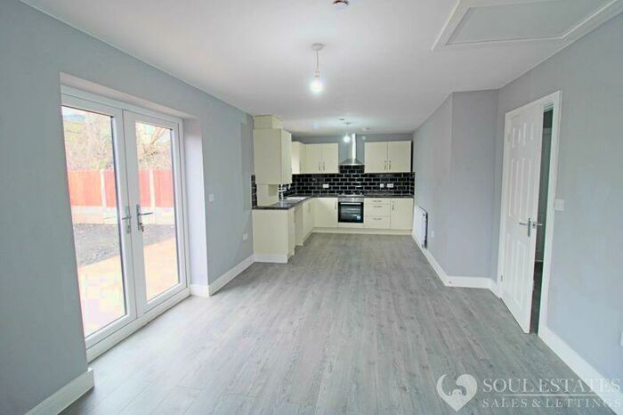 2 Bedroom Bungalow To Rent In Champion Avenue, Tipton, DY4