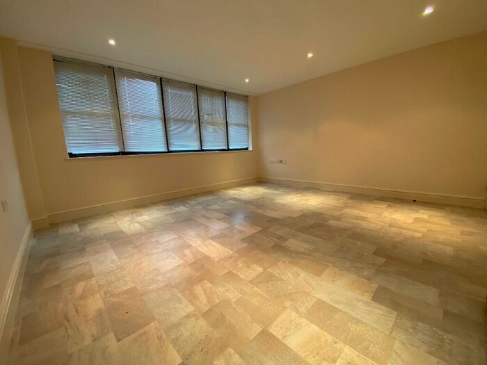 Studio To Rent In Commercial Road, Swindon, SN1