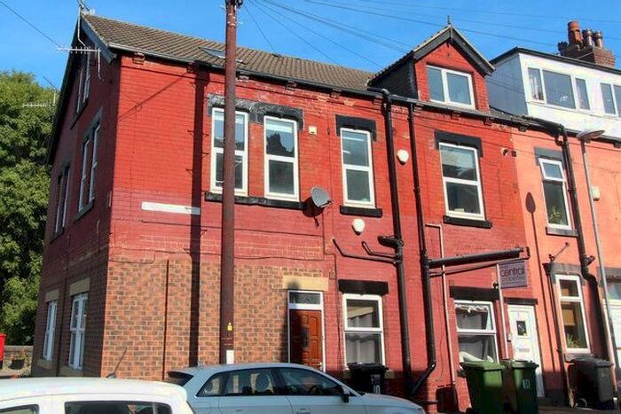 3 Bedroom Flat To Rent In Glebe Avenue, Burley, LS5