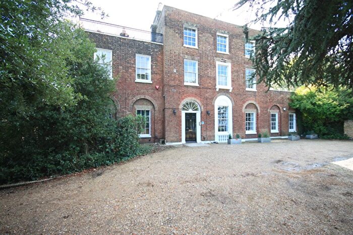 2 Bedroom Flat To Rent In Lloyds Place, London, SE3