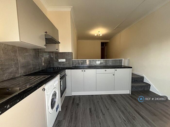 2 Bedroom Flat To Rent In Whittington Road, London, N22