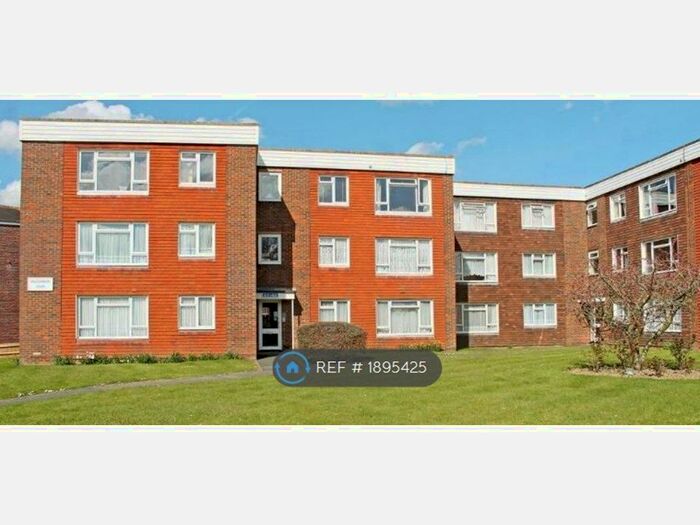 2 Bedroom Flat To Rent In Wolstonbury Court, Burgess Hill, RH15