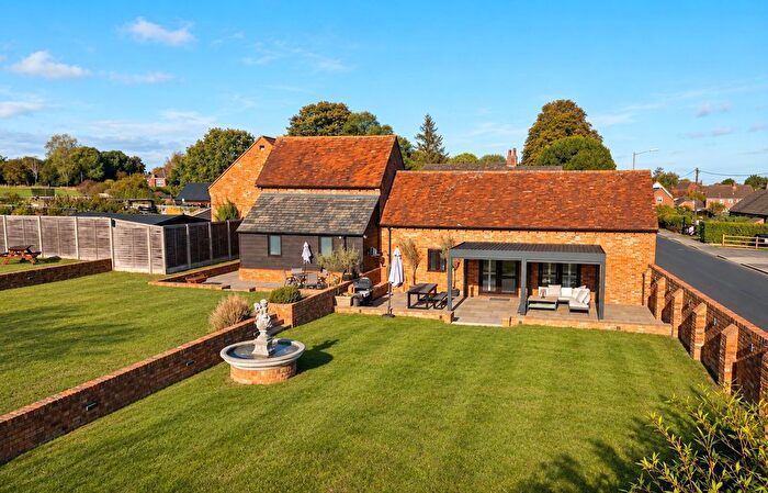 3 Bedroom Barn Conversion For Sale In Aylesbury Road, Bierton, HP22