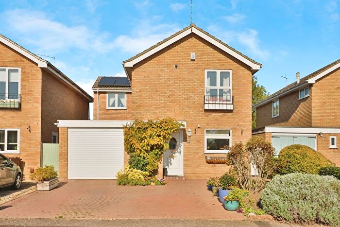 3 Bedroom Detached House For Sale In College Close, Coltishall, Norwich, NR12