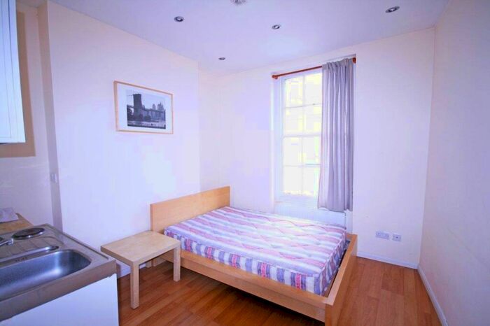 Flat To Rent In Offord Road, Islington, N1